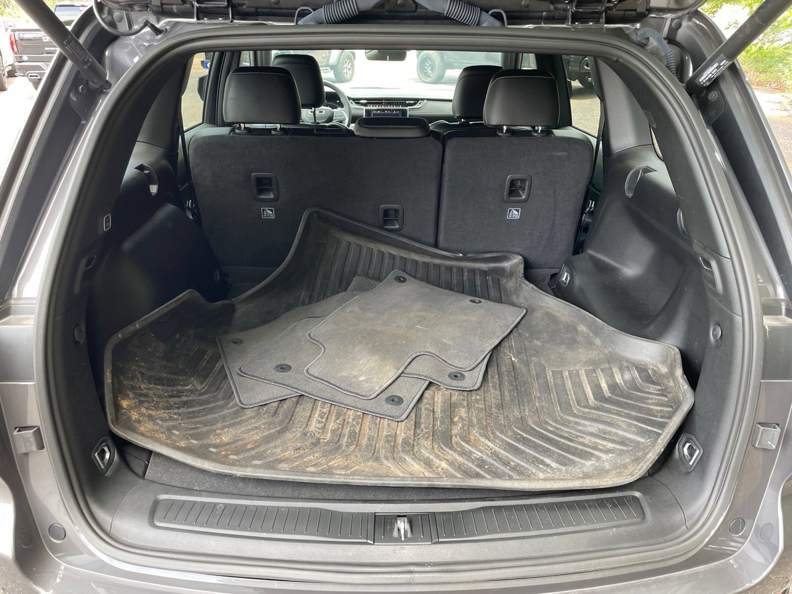 Used 2025 Jeep Grand Cherokee Altitude RWD image 34