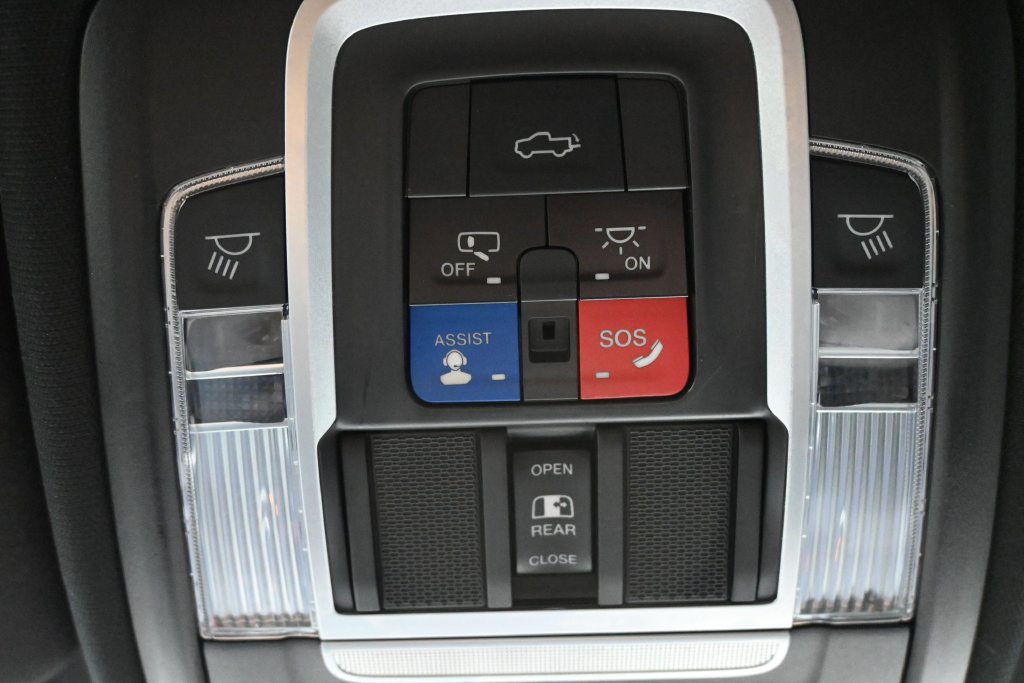 Used 2020 RAM 2500 Laramie w/ Night Edition AWD/4WD image 20