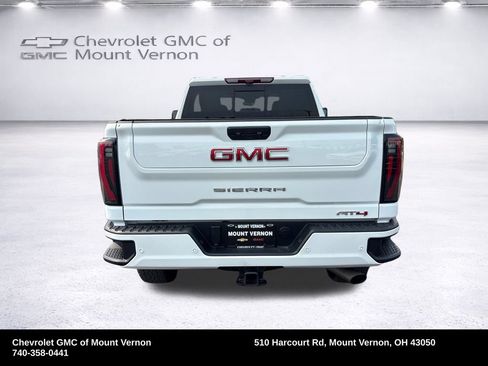 Used 2025 GMC Sierra 2500 AT4 w/ Technology Package AWD/4WD image 4