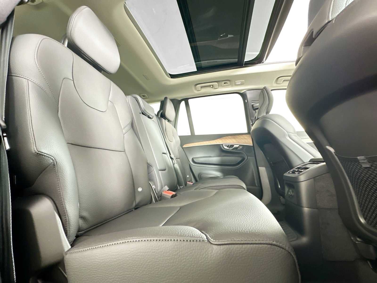 Certified 2025 Volvo XC90 T8 Plus w/ Protection Package Premier AWD/4WD image 24