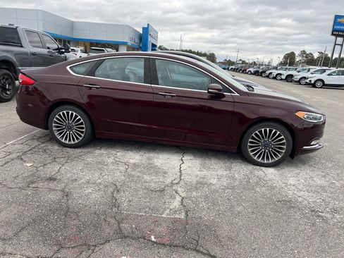 Used 2017 Ford Fusion SE w/ Fusion SE Technology Package image 4