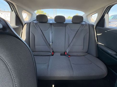 Used 2025 Kia K4 LXS image 38