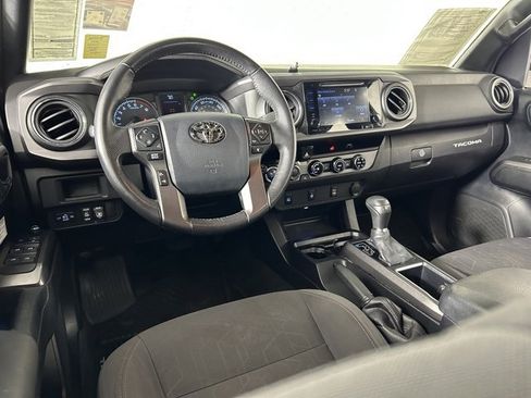 Used 2017 Toyota Tacoma TRD Off-Road w/ Tow Package (A/T) image 12