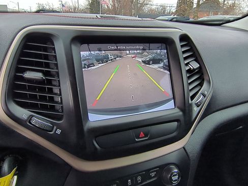 Used 2020 Jeep Cherokee Trailhawk image 39