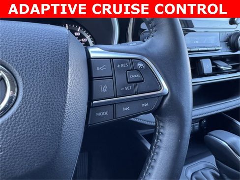 Certified 2020 Toyota Highlander XLE image 32