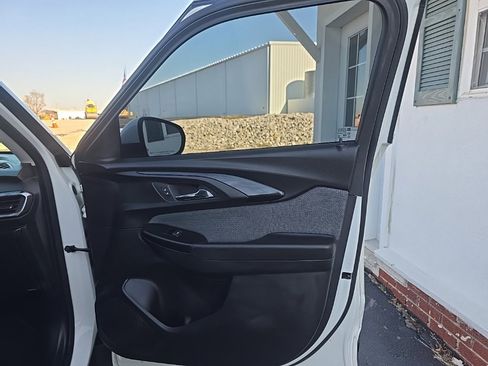 Used 2023 Chevrolet TrailBlazer LT image 24