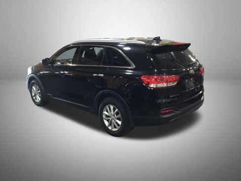 Used 2017 Kia Sorento AWD w/ LX V6 Convenience Package image 2