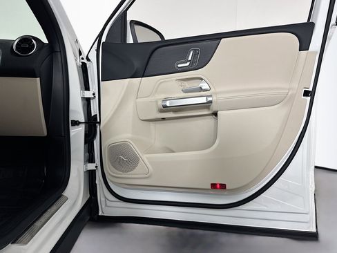 Used 2026 Mercedes-Benz GLB 250 image 23