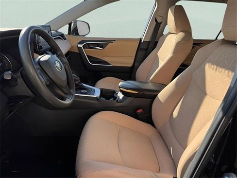 Used 2021 Toyota RAV4 XLE image 12