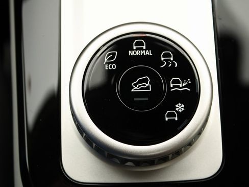 New 2025 Mitsubishi Outlander SE image 22