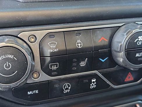 Certified 2021 Jeep Gladiator Mojave w/ Cold Weather Group image 30