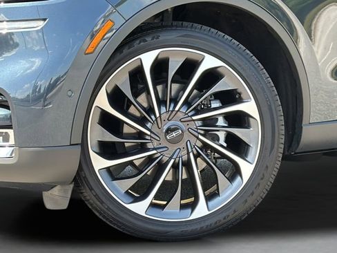 Used 2023 Lincoln Aviator Reserve w/ Equipment Group 201A image 6