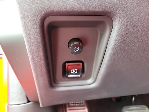 Used 2023 Chevrolet Corvette Stingray Coupe w/ Z51 Performance Package image 22