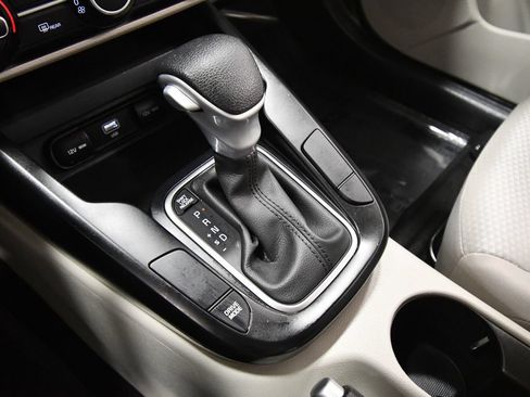 Certified 2025 Kia Soul LX FWD image 25
