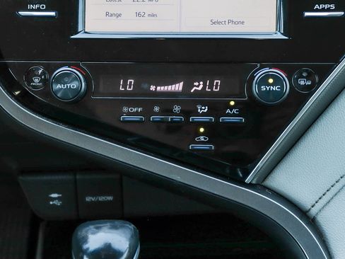 Used 2018 Toyota Camry XSE FWD image 16