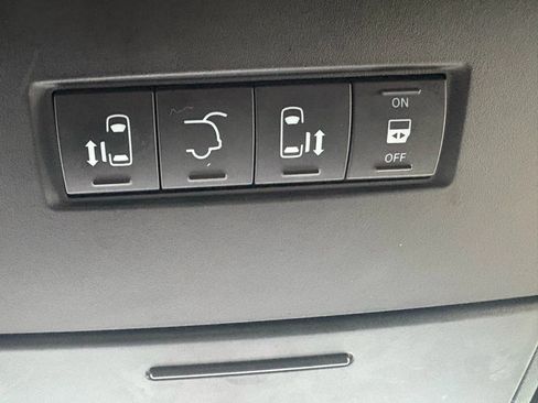 Used 2019 Dodge Grand Caravan SXT image 23