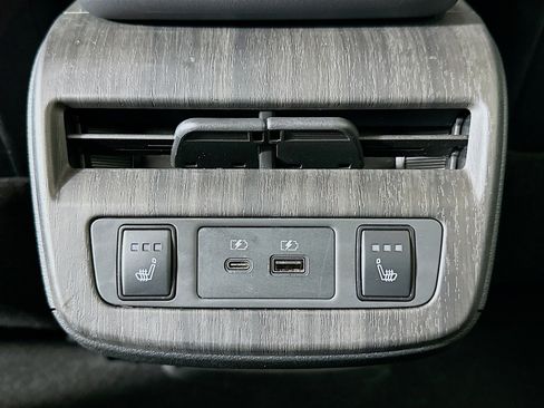 Used 2023 Nissan Ariya FWD image 27