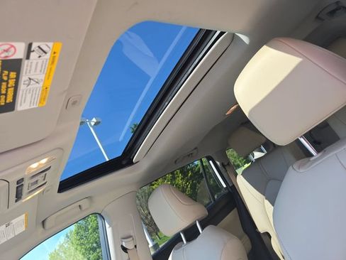 Used 2023 Toyota Highlander XLE FWD image 30