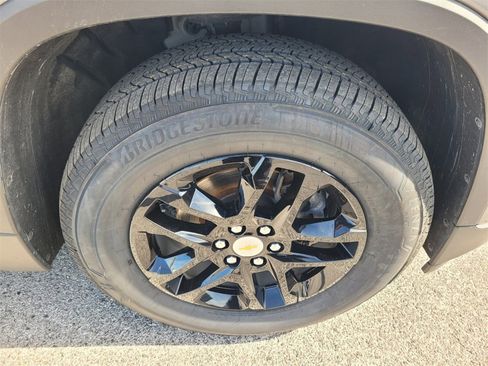 Used 2021 Chevrolet Traverse LT image 22