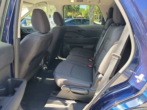 Used 2025 Nissan Pathfinder SV AWD/4WD image 11