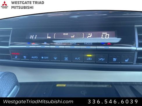 Used 2022 Toyota Sienna Platinum image 23