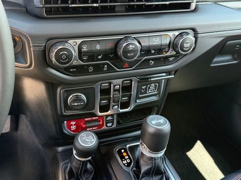 Used 2025 Jeep Wrangler Unlimited Rubicon AWD/4WD image 20