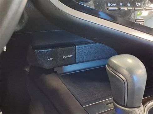 Used 2024 Toyota Camry SE image 14