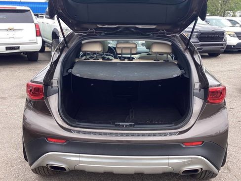 Used 2018 INFINITI QX30 AWD image 16