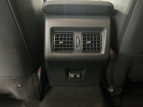 Used 2025 Toyota Camry SE image 27