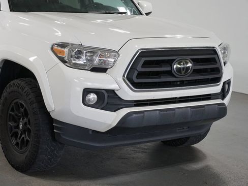 Used 2022 Toyota Tacoma SR5 RWD image 4
