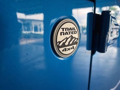 Used 2021 Jeep Gladiator Sport image 13