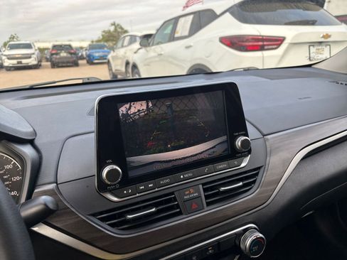 Used 2024 Nissan Altima 2.5 SV image 23