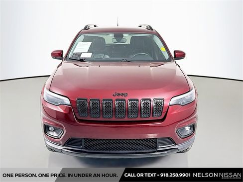 Used 2019 Jeep Cherokee Latitude Plus image 2