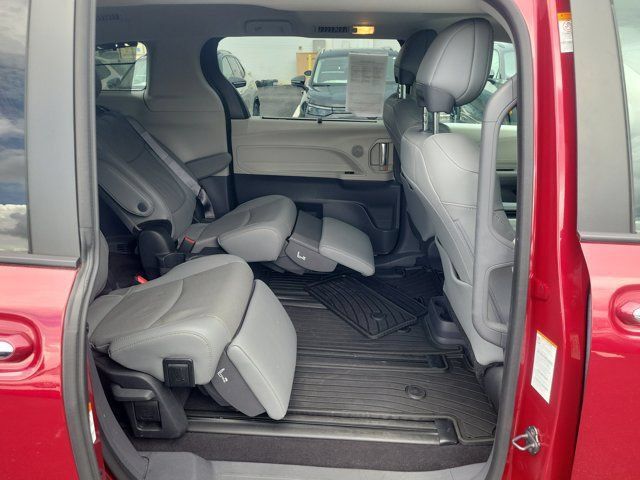 Used 2023 Toyota Sienna Limited AWD/4WD image 8