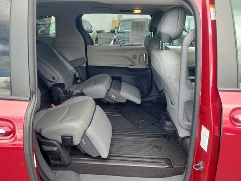 Used 2023 Toyota Sienna Limited AWD/4WD image 8