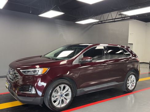 Used 2020 Ford Edge Titanium w/ Equipment Group 301A FWD image 2