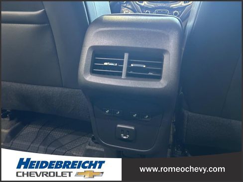 Used 2024 Chevrolet Equinox Premier image 17