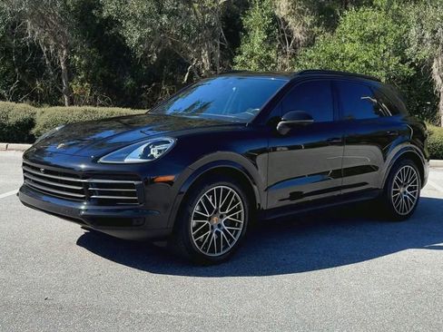 Used 2023 Porsche Cayenne Platinum Edition image 4