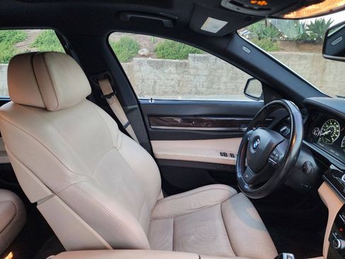 Used 2012 BMW 750Li w/ Driver Assistance Pkg RWD image 27