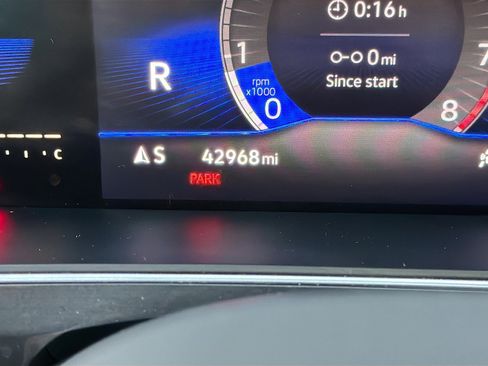 Used 2022 Volkswagen Tiguan SE image 40