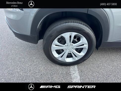 Used 2025 Chevrolet Trax LS FWD image 6