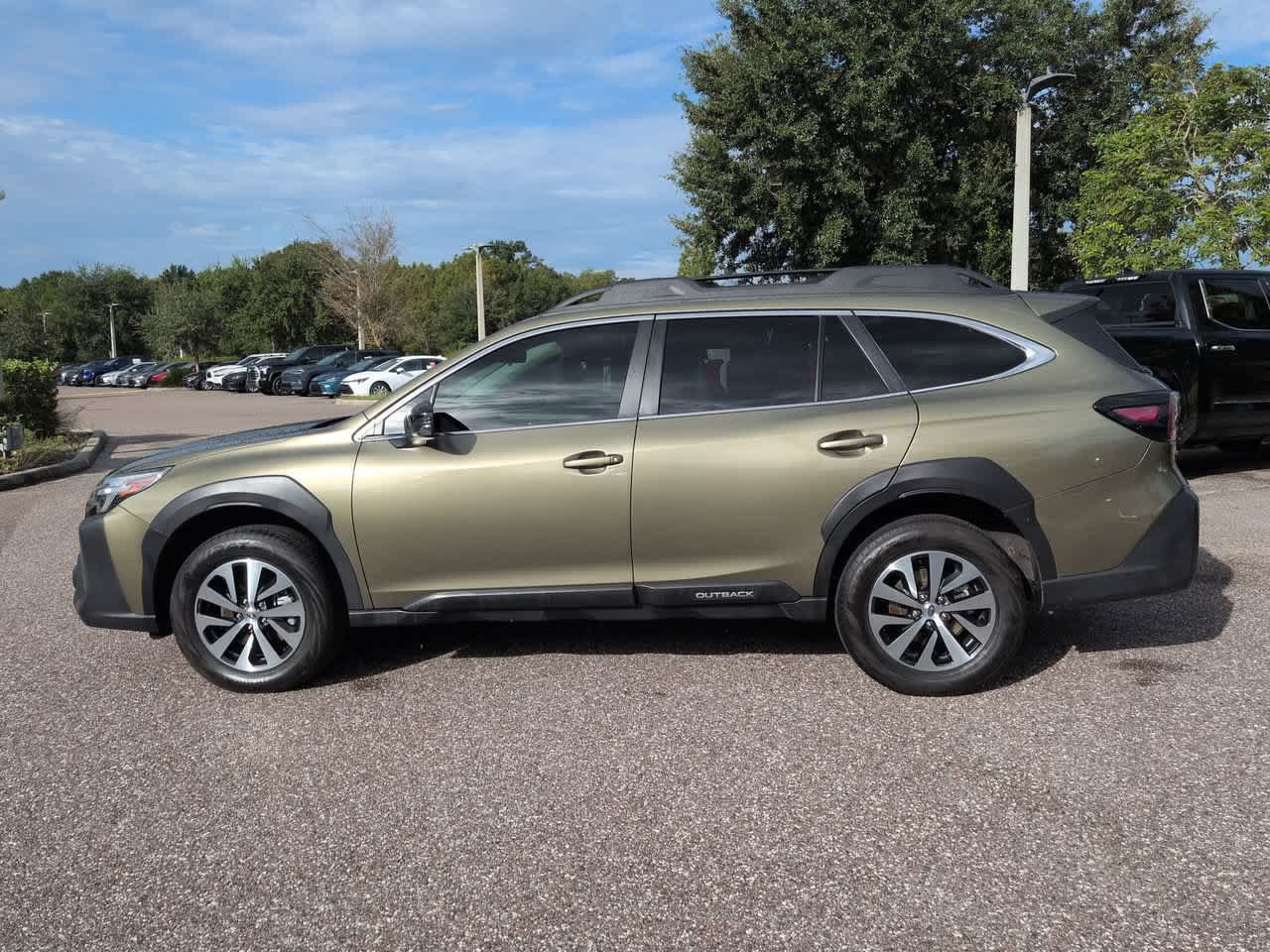 Used 2024 Subaru Outback Premium AWD/4WD image 3