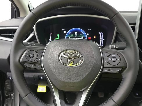 Used 2025 Toyota Corolla LE FWD image 7