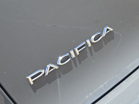 Used 2023 Chrysler Pacifica Limited FWD image 34