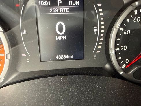 Used 2016 Jeep Renegade Latitude FWD image 9