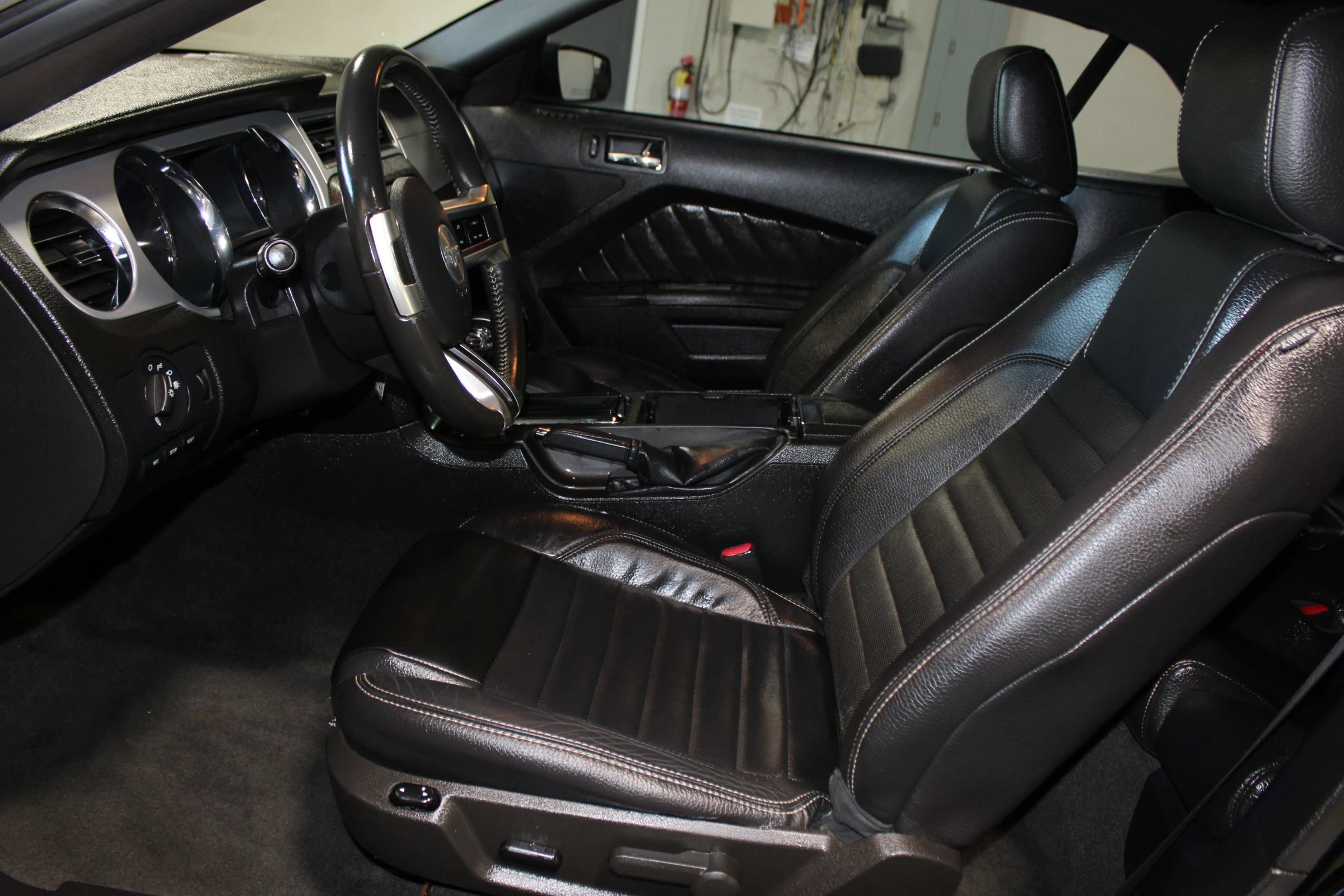 Used 2011 Ford Mustang GT Premium w/ Comfort Pkg RWD image 23