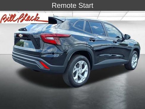 Used 2025 Chevrolet Trax LS w/ LS Convenience Package FWD image 7