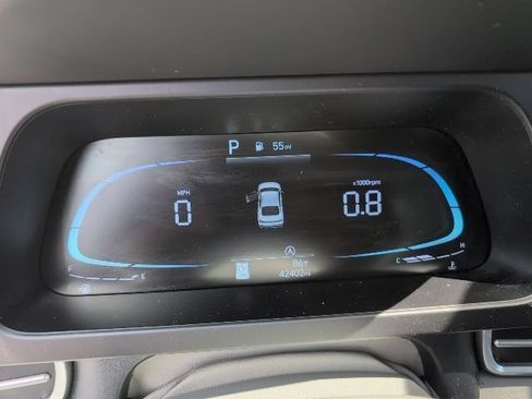 Used 2025 Hyundai Elantra SE FWD image 16
