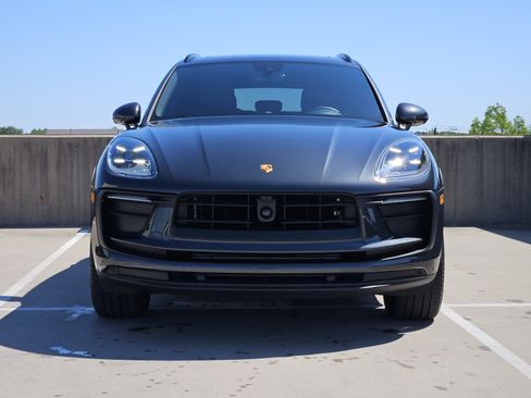 Certified 2026 Porsche Macan AWD/4WD image 11