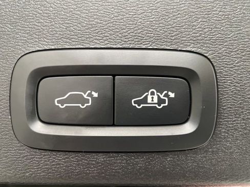 Certified 2023 Volvo XC40 B5 Plus w/ Driver Assist Package image 10